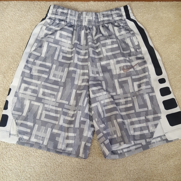nike elite shorts youth large